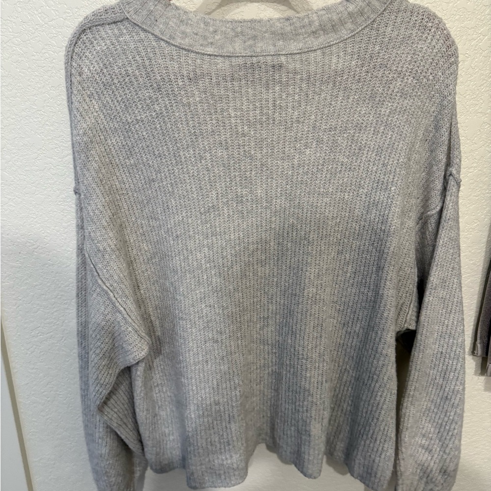 American Eagle v-neck sweater - Picture 3 of 3